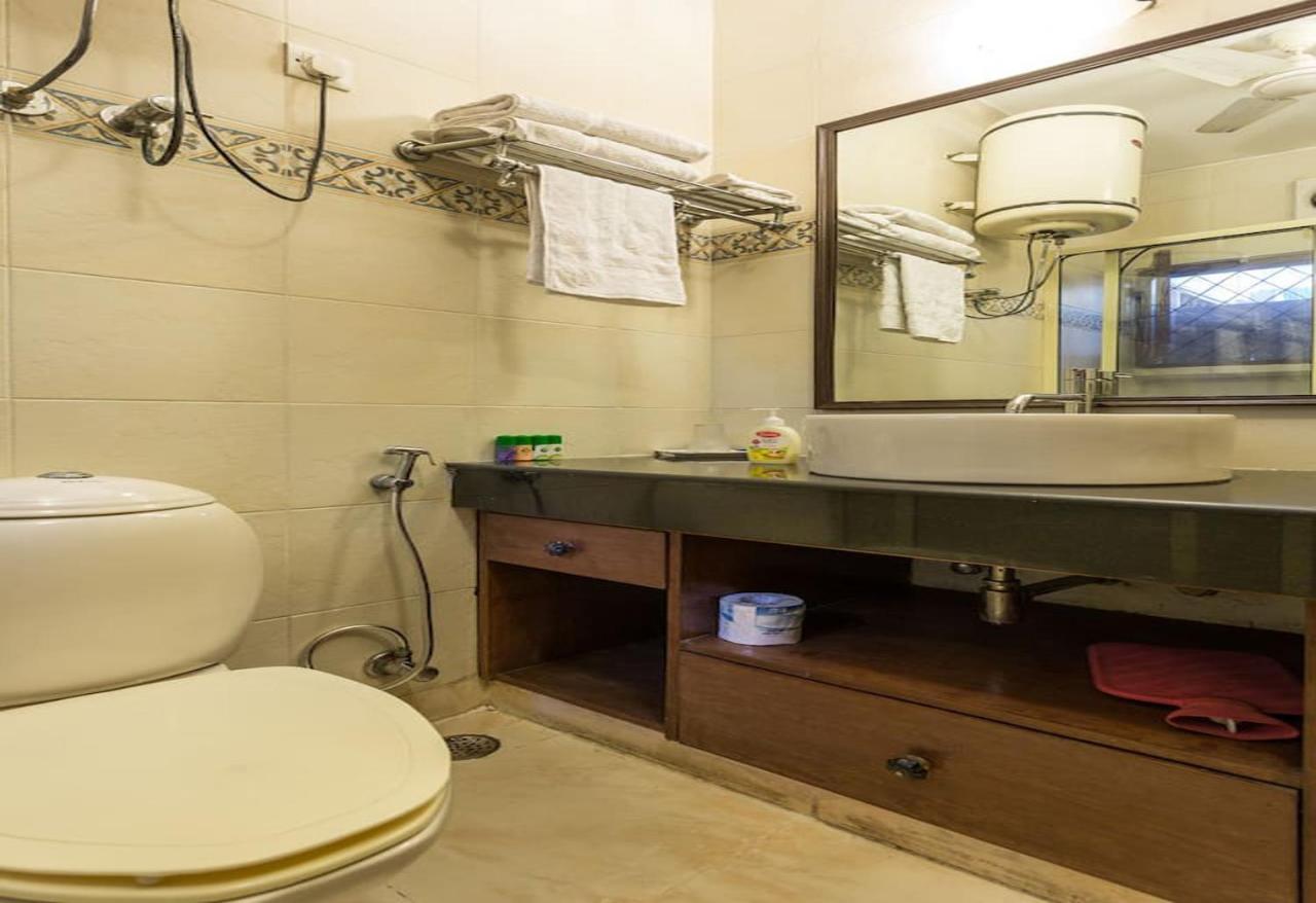 Eleven Bed & Breakfast New Delhi Buitenkant foto